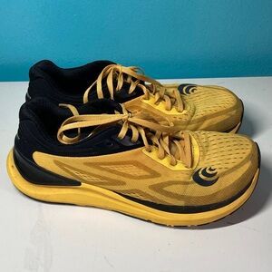 TOPO Mens Size 43 Yellow Ultrafly 3 US 9.5 Athletic Running Shoes Sneakers